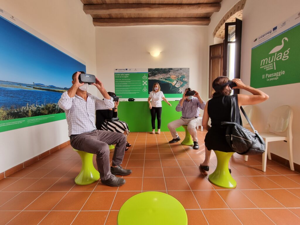 Ospiti del museo durante il volo virtuale nella sala dei paesaggi 3d